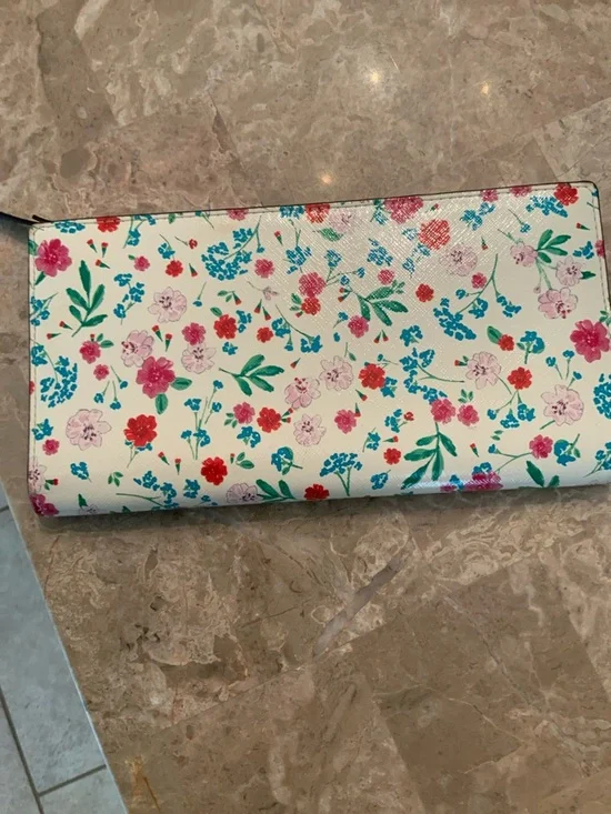 kate spade White Floral Zip Wallet with Multicolor Blooms GUC - Picture 14 of 15